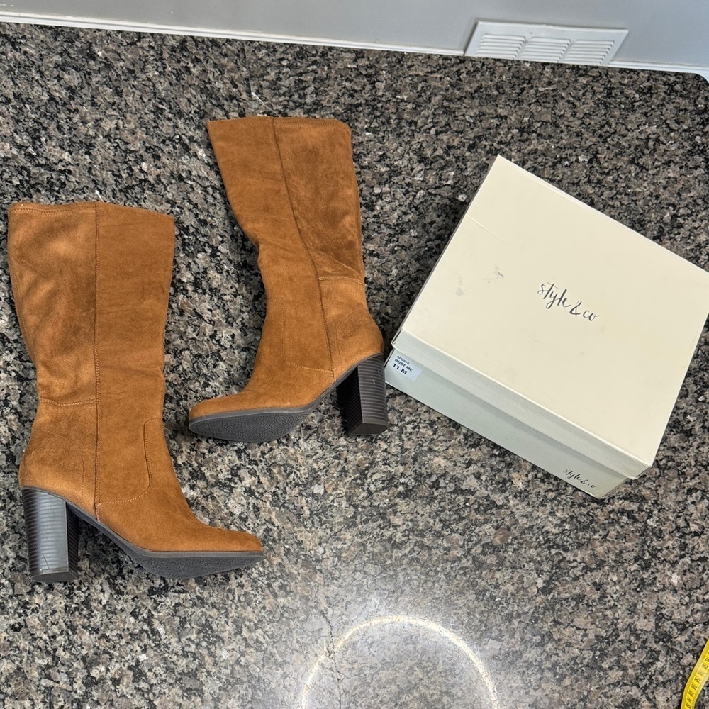 Style & Co. Women's Brown stacked Heeled Boots NEW 11